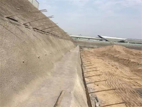 滨江河道边坡加固
